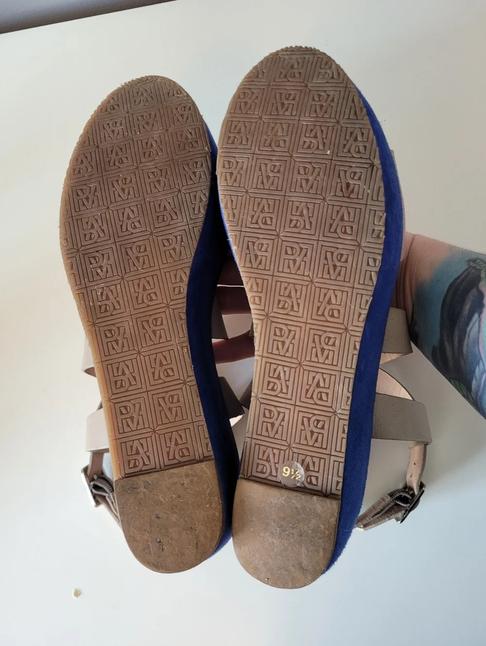 Pour La Victoire Noelle Flatforms, GUC, Size 9.5